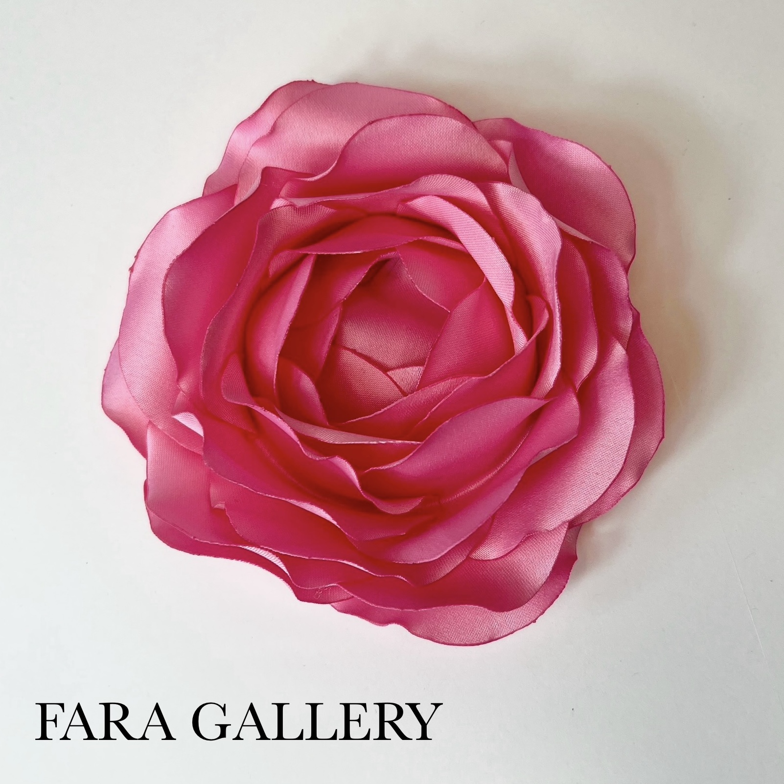 تصویر گل سینه (بروچ) ساتنی کد BF01 